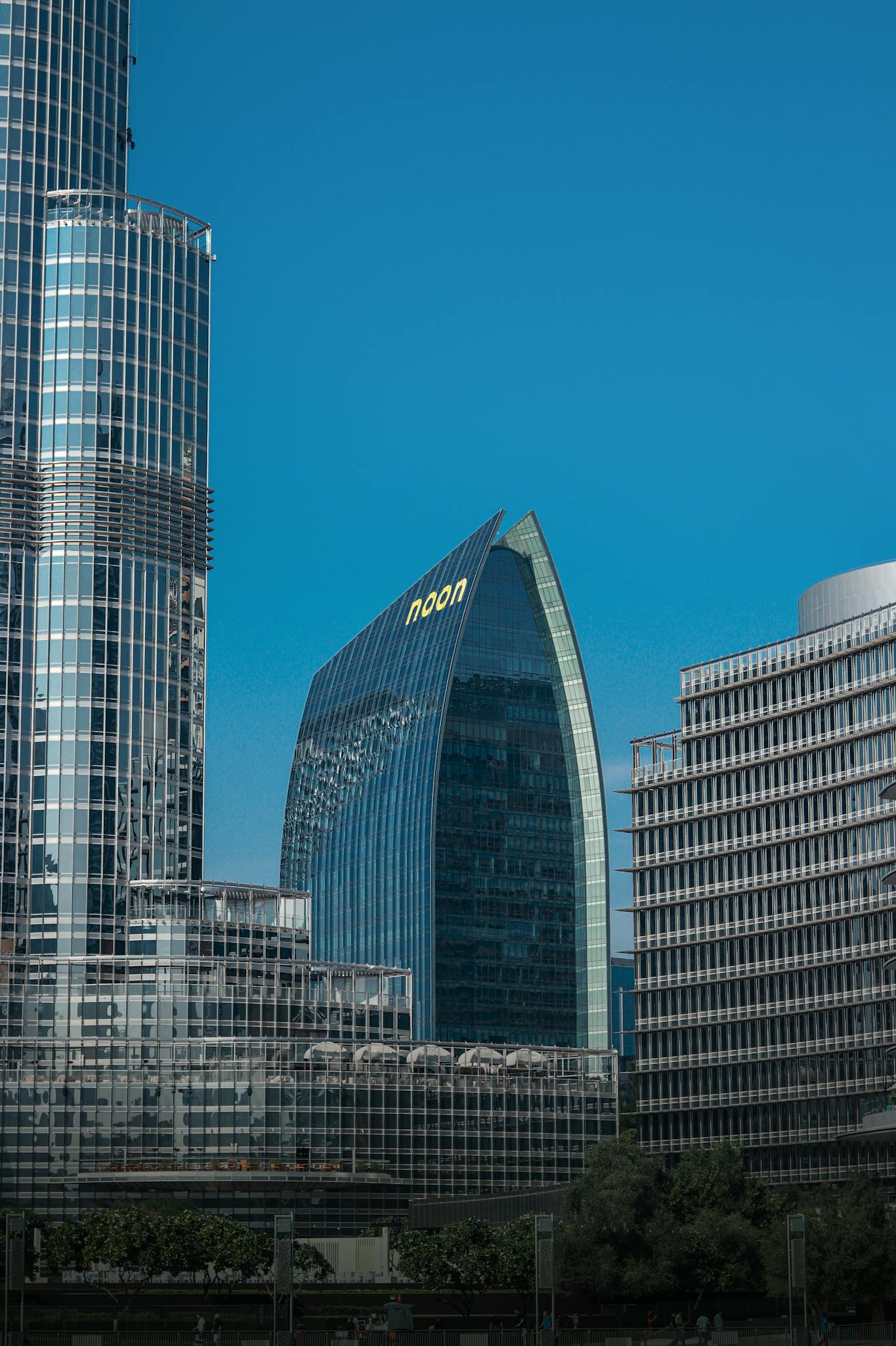 A stunning view of Dubai's modern skyscrapers, showcasing iconic architecture and urban luxury.